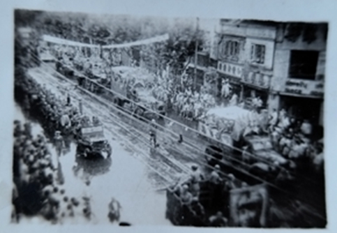 9.1949.7.6庆祝上海解放及纪念（“七七”上海市军民游行示威活动） - 副本.jpg