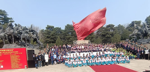 缅怀革命先烈 赓续红色血脉 一—北京新四军研究会参加八宝山革命公墓联合祭扫活动